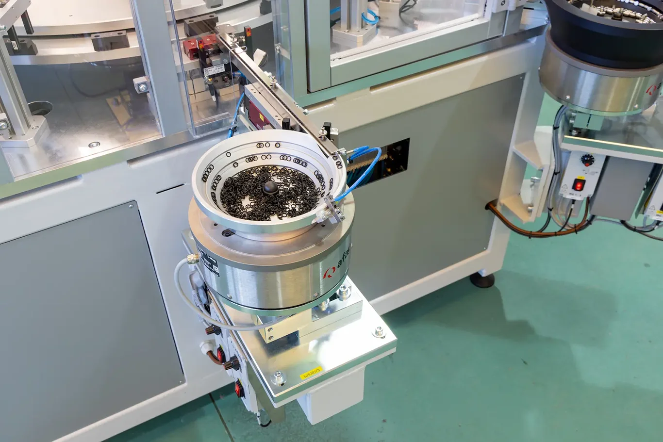 assemblaggio-nuclei-valvole-3